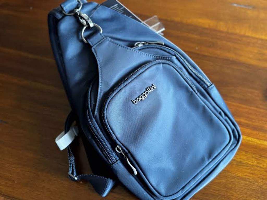 Baggallini Securtex Anti-Theft Daytripper Sling