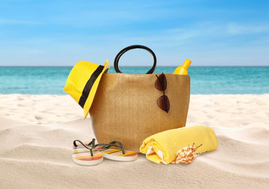 How to Choose the Perfect Beach Bags for a Relaxing Day by the Water